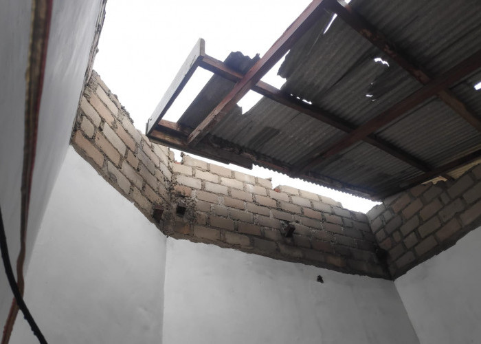 Diterjang Angin Kencang, 9 Rumah Warga Desa Kelabat Luluhlantak
