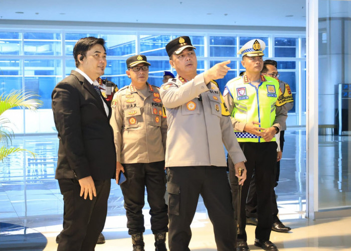 Kapolda Babel Pantau Pos Pengamanan di Bandara-Pelabuhan, Pastikan Pelayanan Mudik Aman