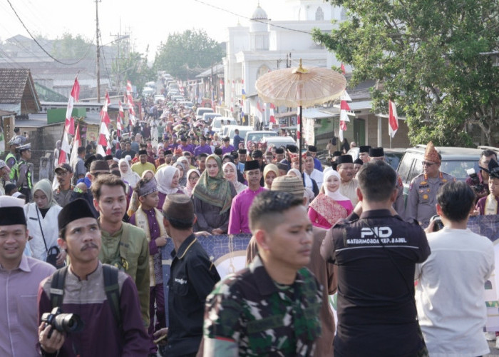 Ketua TP-PKK Babel Ikuti Kirab Festival Nganggung, Tradisi yang Telah Jadi Identitas Masyarakat 