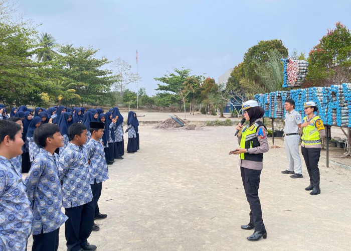Sasar Pelajar SMP IT Yabunaya, Sat Lantas Polres Bangka Tekankan Disiplin Berlalu Lintas Sejak Dini