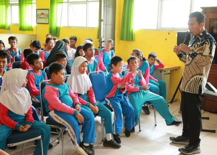 Kunjungi SLB Negeri Tanjung Pandan, Pj Suganda Kagum Dengan Talenta Anak Didik