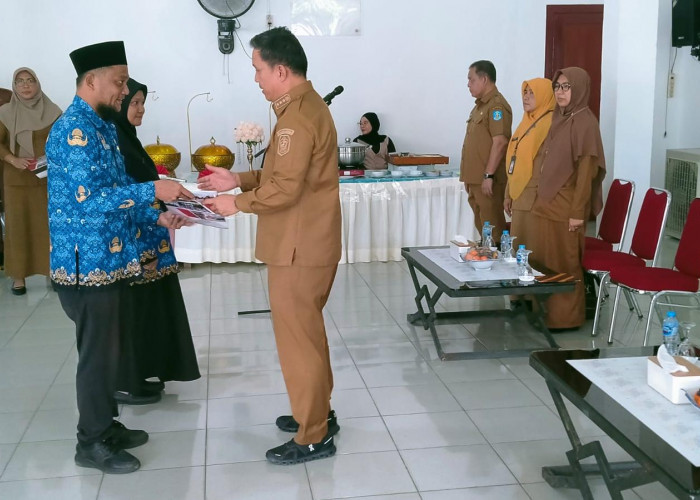 Lantik & Serahkan SK Penugasan, Bupati Bangka Angkat 27 Kepala Sekolah Baru   