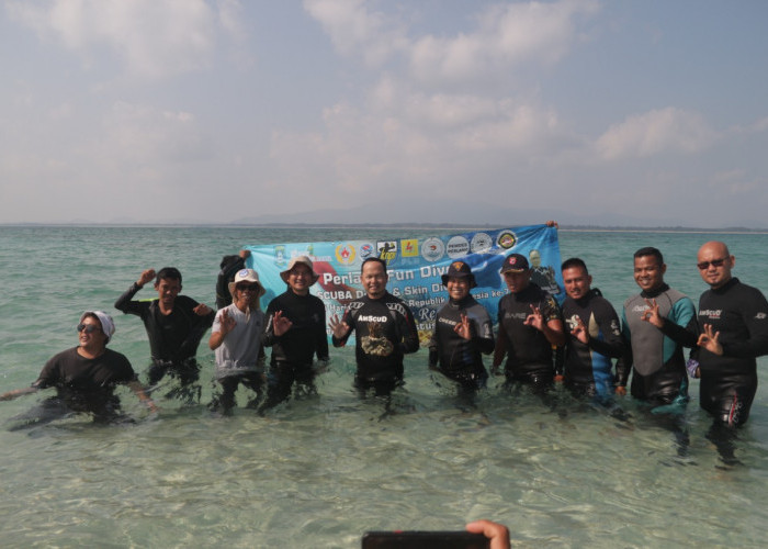 Perlang Fun Dive, Semangat Kemerdekaan dengan Merehabilitasi Karang Pantai Gusung 