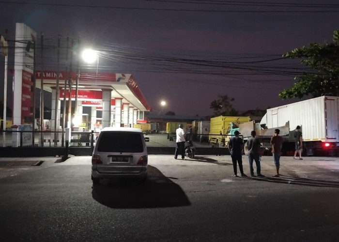 Polsek Taman Sari Kawal Antrean BBM di SPBU Pasar Pagi, Pertalite Jadi BBM Paling Diburu