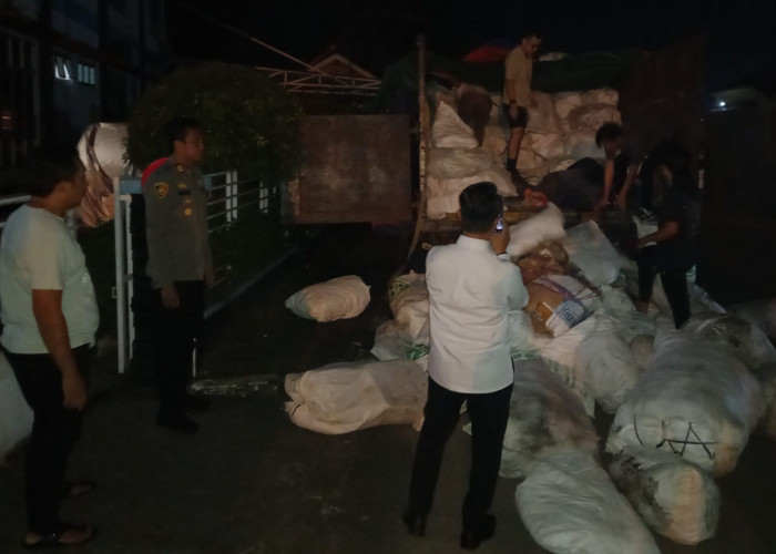 Polsekwas Pangkalbalam Amankan Dua Truk Bermuatan 25 Ton Slag Timah Ilegal