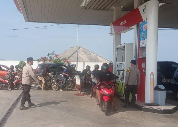 Polsek Gerunggang Pantau SPBU Kampak, Warga Diimbau Tak Panic Buying BBM