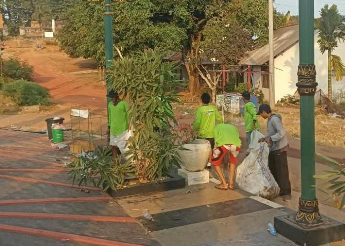 Event Gebyar UMKM PWI Basel Berakhir, Pasukan Kuning DLH Bergerak Bersihkan Sisa Sampah