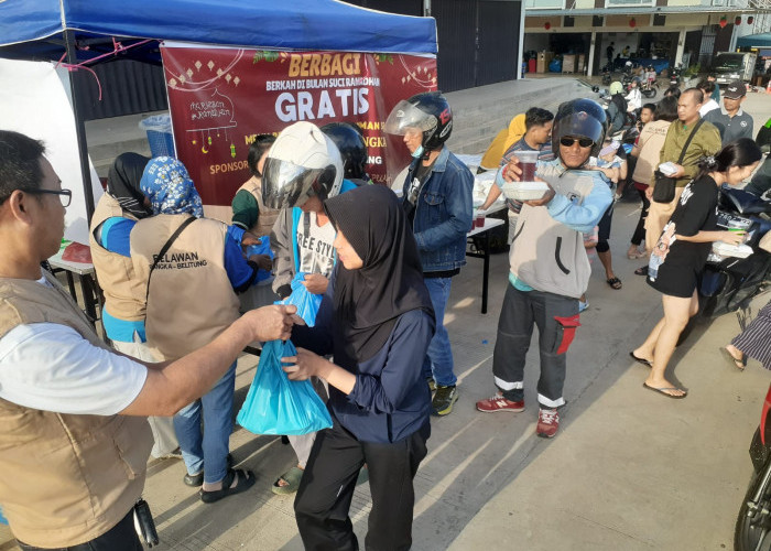 Perdana Mulai Puasa, Ikamba Batam Bersama Katering FCC Sriwijaya, Bagikan Takjil dan Makanan Gratis