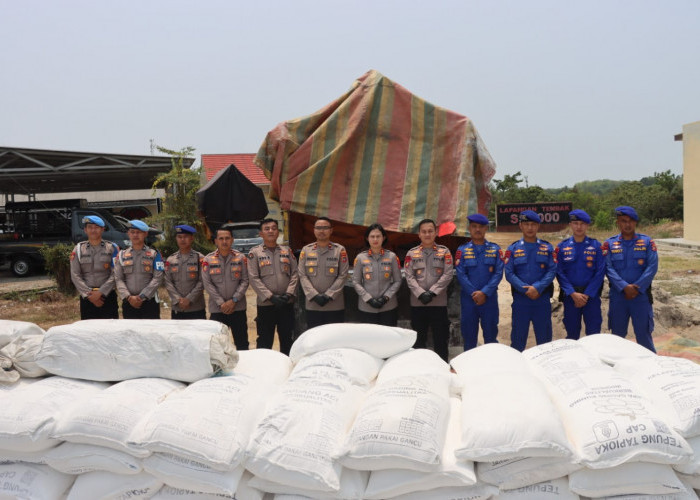 Atas Tepung Tapioka, Bawah Balok Timah, Tertangkap di Pelabuhan Mentok