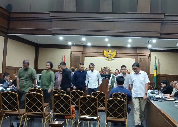 Andi Kusuma dan JPU Saling Cecar