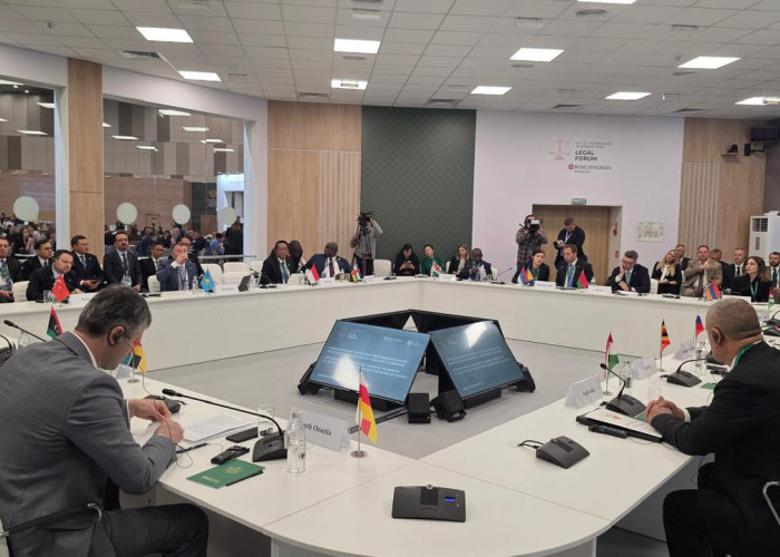 Menteri Hukum Supratman Andi Agtas Sampaikan Capaian Posbankum di Legal Forum Rusia