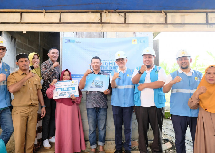 Donasi Pegawai PLN Wujudkan Terang bagi Keluarga Prasejahtera melalui Program Light Up The Dream