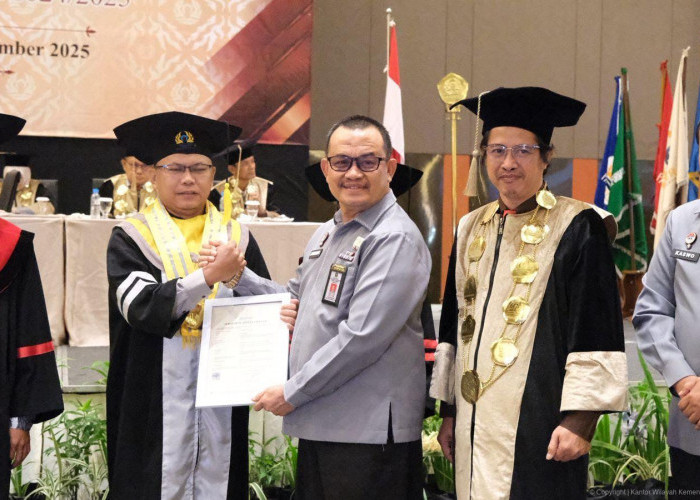 295 Sertifikat Hak Cipta Resmi Diserahkan Kemenkum Babel pada Momen Wisuda Uniper Tahun 2025
