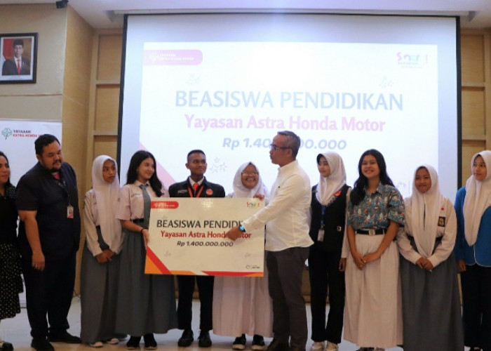 Duta Safety Riding Peroleh Beasiswa Pendidikan dari Yayasan AHM