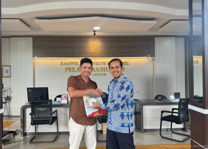 Empat Dokumen Pendidikan Tujuan Taiwan Resmi diserahkan kepada pemohon oleh Kanwil Kemenkum Babel