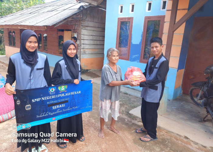 Ramadan Serasi, SMP 1 Pulau Besar Serahkan 83 Paket Sembako