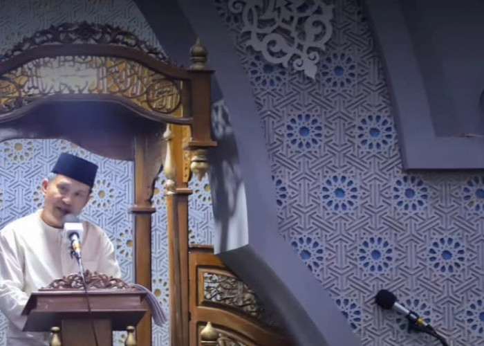 Salat Idulfitri Bersama Masyarakat di Masjid Agung, Bupati Fery Berharap Semangat Ramadan Tidak Hilang Begitu 