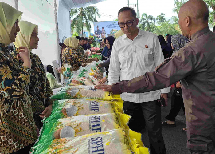 Pasar Murah Kejati Diserbu Warga, Tak Sampai 2 Jam Ludes