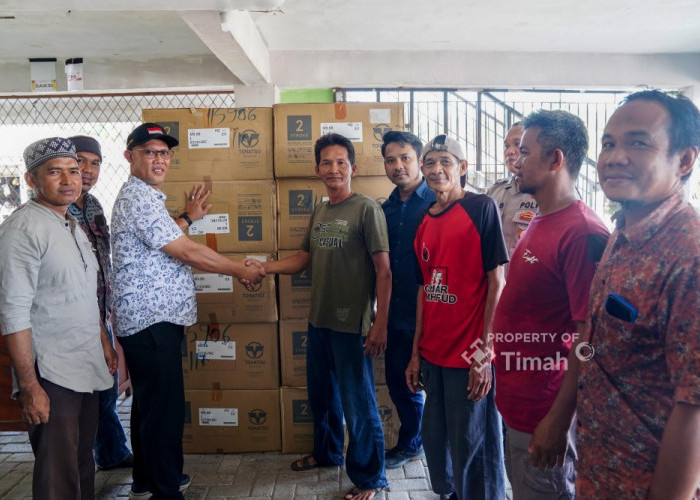 Tingkatkan Kesejahteraan Nelayan, PT Timah Serahkan Mesin Tempel untuk Kelompok Nelayan di Dusun Tanah Merah