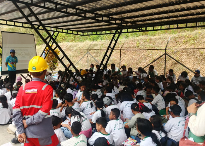Semangat Sumpah Pemuda, PLN UPK Flores Kenalkan Energi Bersih kepada Generasi Muda
