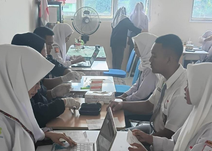 Prodi DIII Keperawatan Poltekkes Kemenkes Pangkalpinang Gelar Pengabdian Masyarakat di SMAN 1 Mendo Barat