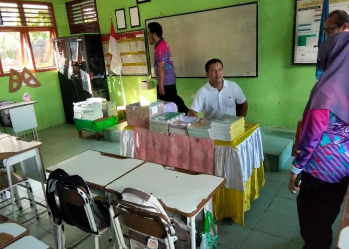 Cek Kerusakan Plafon SDN 6 Sungailiat, Bupati Fery Insani Janji Prioritaskan Perbaikan Sekolah