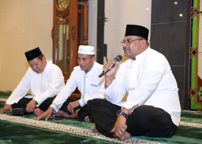 Pj Gubernur Babel Berbuka Puasa Bersama di Masjid Raya Tua Tunu dan Berdialog Dengan Masyarakat 