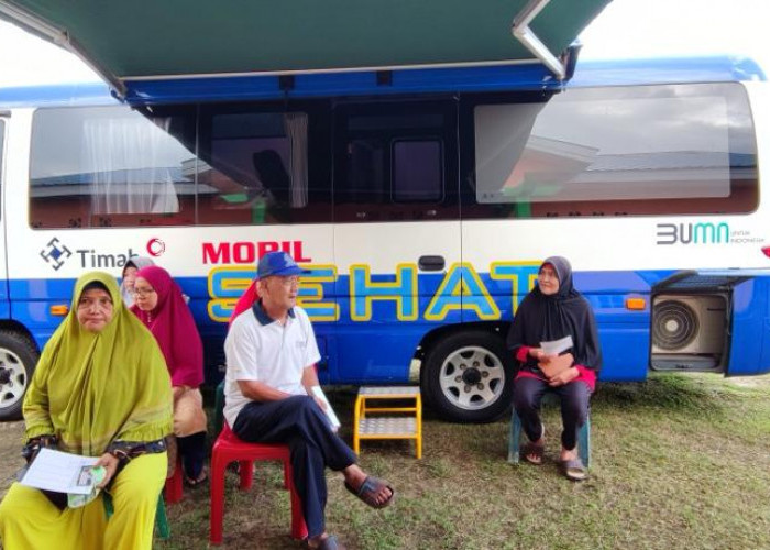 Warga Desa Gemuruh Antusias Cek Kesehatan Gratis di Mobil Sehat PT Timah Tbk