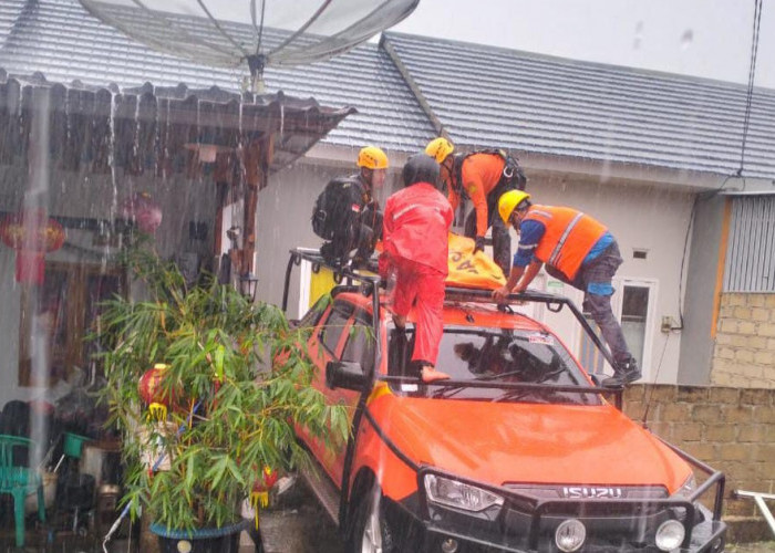 Tersengat Listrik Saat Perbaiki Atap Rumah, Warga Desa Jeruk Ini Meninggal di Tempat