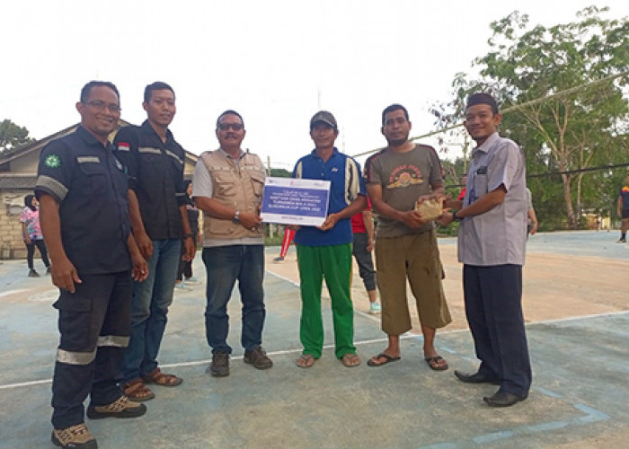 Sukseskan Kejuaran Voli 'Gurbernur Cup Open' di Desa Belo Laut, PT Timah Tbk Serahkan Bantuan Perlombaan 