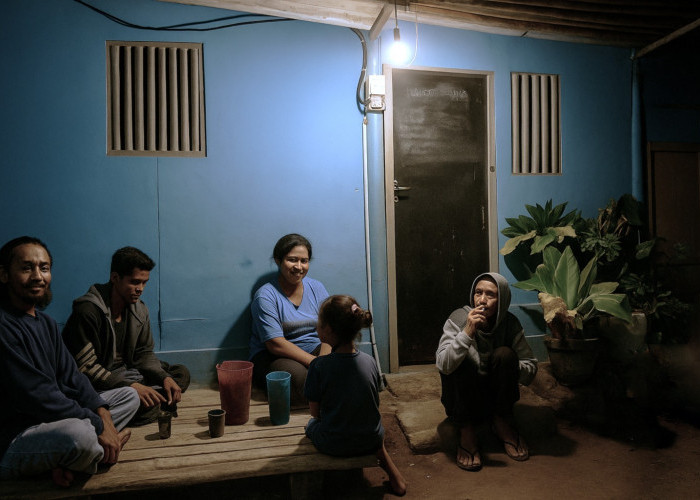 PLN Hadirkan Keadilan Energi Lewat Program Tirai Kasi di Kecamatan Ndona Timur, NTT