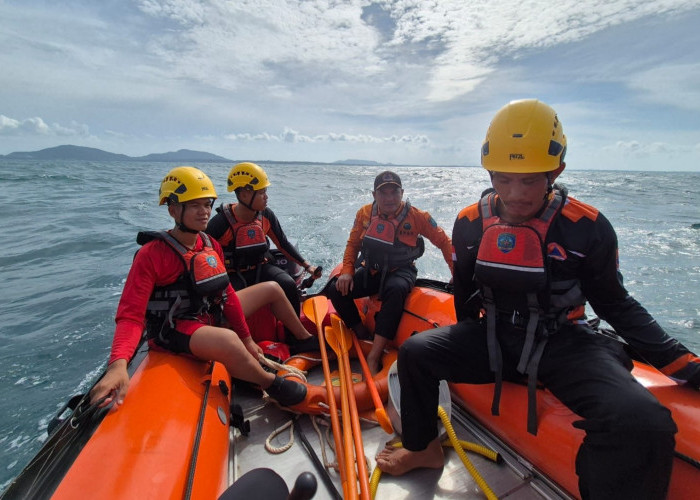 Melaut di Karang Berindu, Nelayan 70 Tahun Tak Kunjung Pulang
