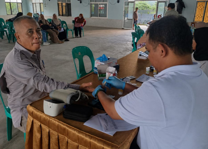 Hadir di Desa Padang, Mobil Sehat PT Timah Berikan Pelayanan Kesehatan Gratis