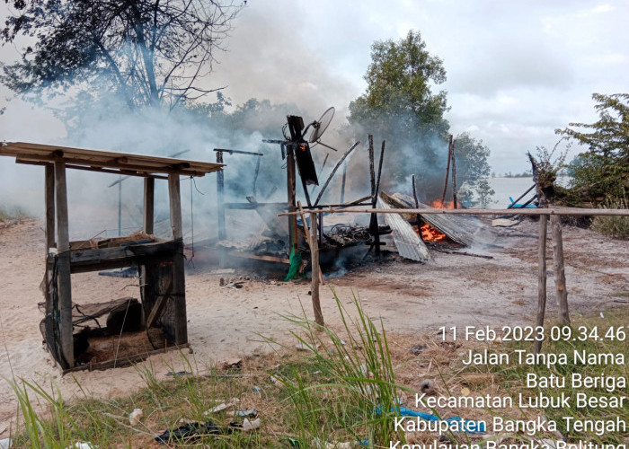 Ditinggal Pemilik Melaut, Rumah Dekat Pantai Beriket Terbakar