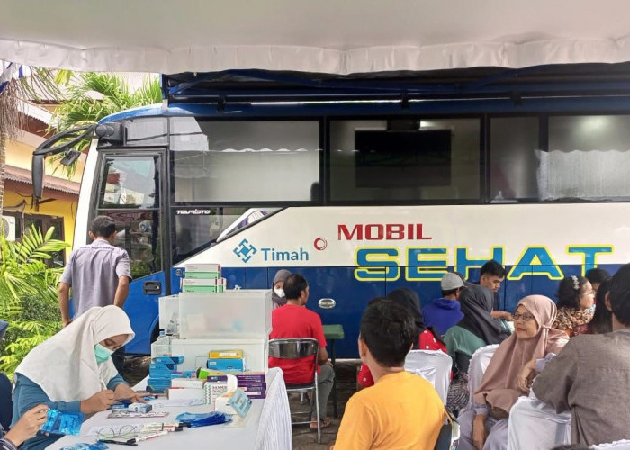 Mobil Sehat PT Timah Tbk Hadir di Kecamatan Mentok, Ratusan Warga Lakukan Pemeriksaan Kesehatan Gratis