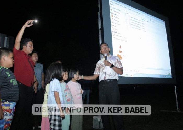 Edukasi Warga Tentang Stunting, Pj Gubernur Suganda Gelar Nobar Film KB di Desa Kacung 