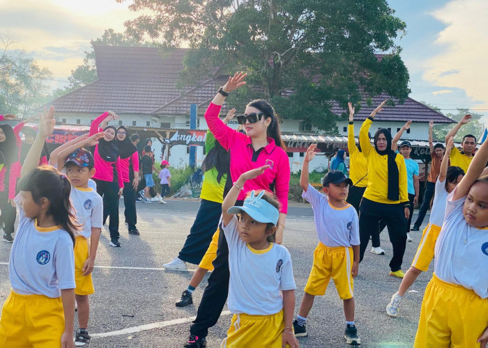 Senam Bersama dan Sosialisasi SPMB, Kapolresta Max Mariners Ajak Masyarakat Cinta Sehat dan Pendidikan