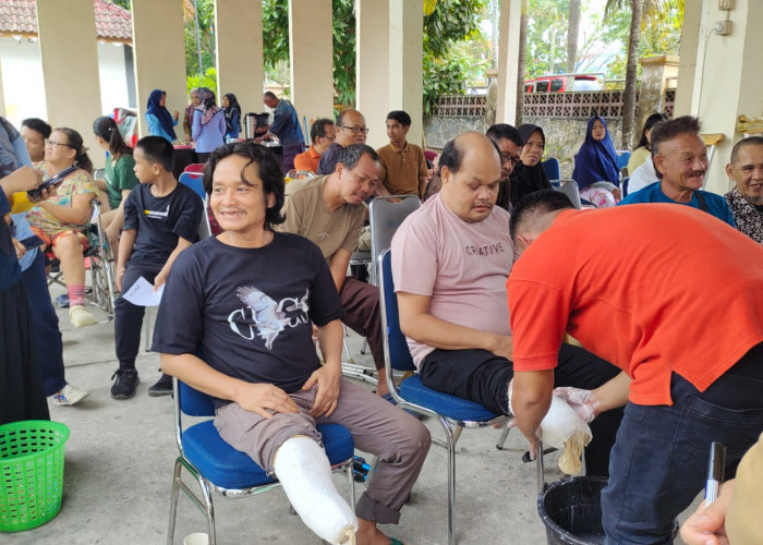 Dinsos PMD Babel, Bandara Depati Amir, dan Yayasan Kick Andy Salurkan 31 Kaki Palsu