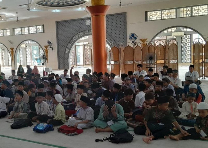 Ratusan Anak Ikut Pesantren Kilat Pelangi Masjid Agung Sungailiat 