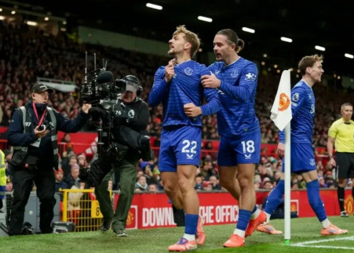 Memalukan! Manchester United Kalah di Kandang Melawan 10 Pemain Everton