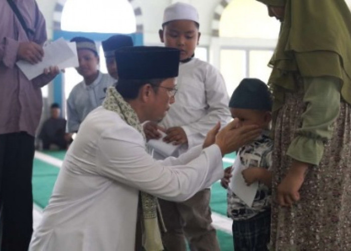 Safari Jumat di Masjid At Taubah, Bupati Serahkan Bantuan dan Ajak Warga Aktifkan Siskamling