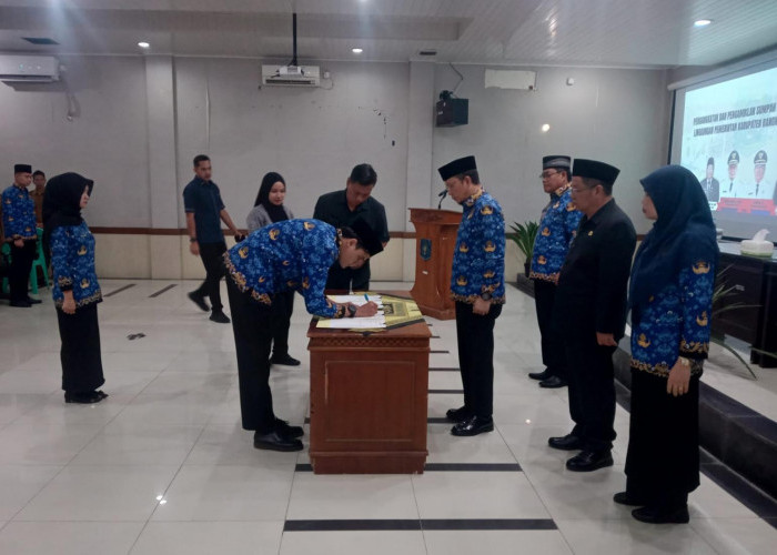 Lantik 44 PNS, Bupati Algafry Ingatkan Jangan Sombong, Jauhi Penyakit Hati