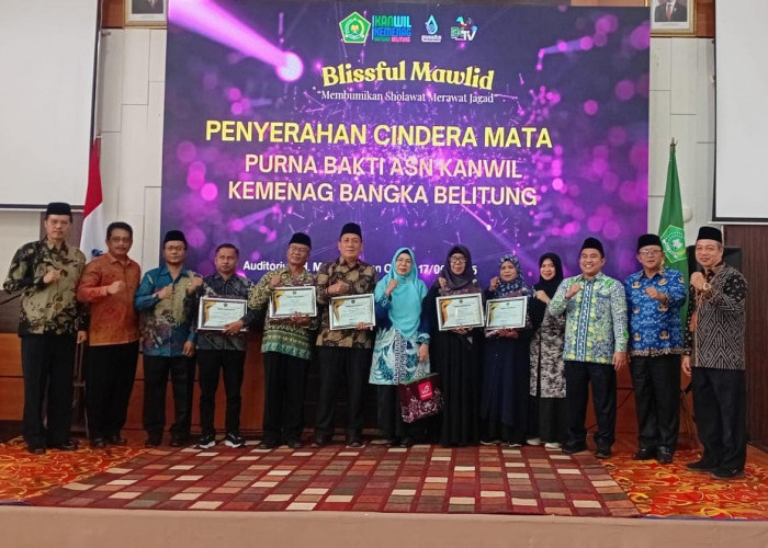 Kemenag Babel Gelar Maulid Nabi dan Beri Penghargaan Bagi Pegawai Purnabakti