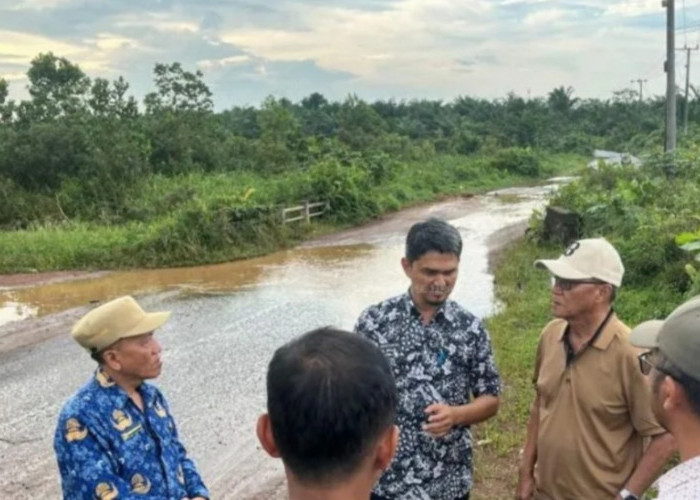 Wabup Bangka Barat pantau sejumlah ruas jalan rusak