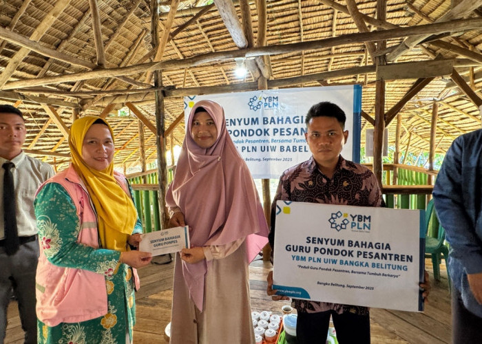 YBM PLN Babel Salurkan Bantuan Perbaikan Ruang Belajar Ponpes Terdampak Puting Beliung