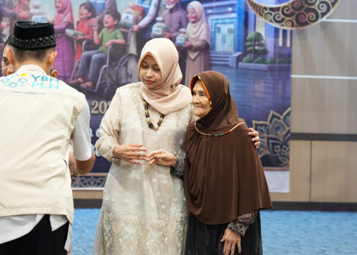 PLN Babel Gelar Buka Bersama dan Salurkan Zakat untuk Ratusan Mustahik