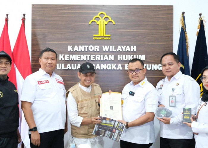 Kanwil Kemenkum Babel Serahkan Sertifikat Merek Jasa 