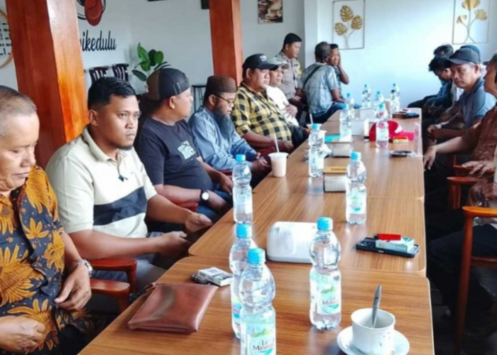Jalan Batu Penyu Rusak Dilewati Truk Kaolin PT HPI, Warga Minta Segera Diperbaiki