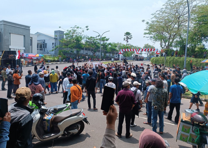 Ribuan Pendemo Mulai Padati Ruas Jalan Gerbang PT Timah Tbk, Ini 4 Tuntutannya 