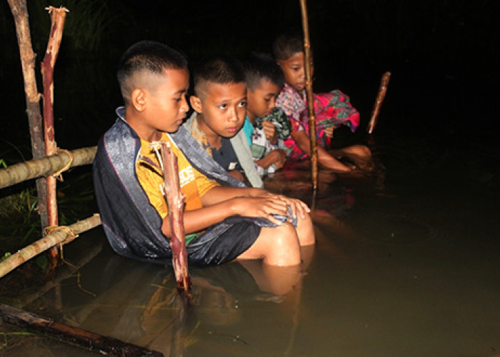 Ikut Melestarikan Adat dan Tradisi, PT Timah Bantu Sedekah Kapong Desa Simpang Tiga